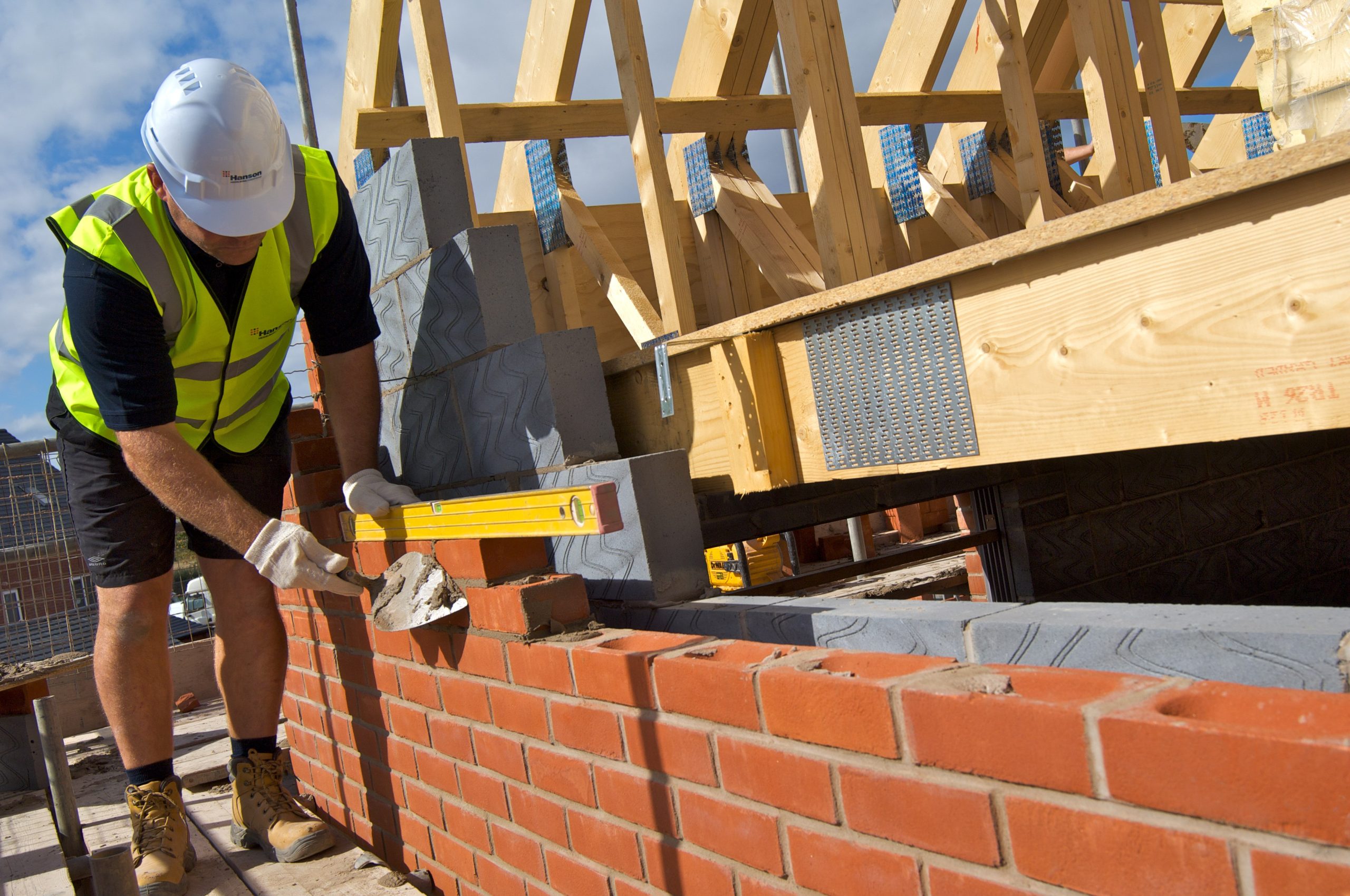 Thermalite-Aircrete-Blocks-checking-levels-scaled.jpg