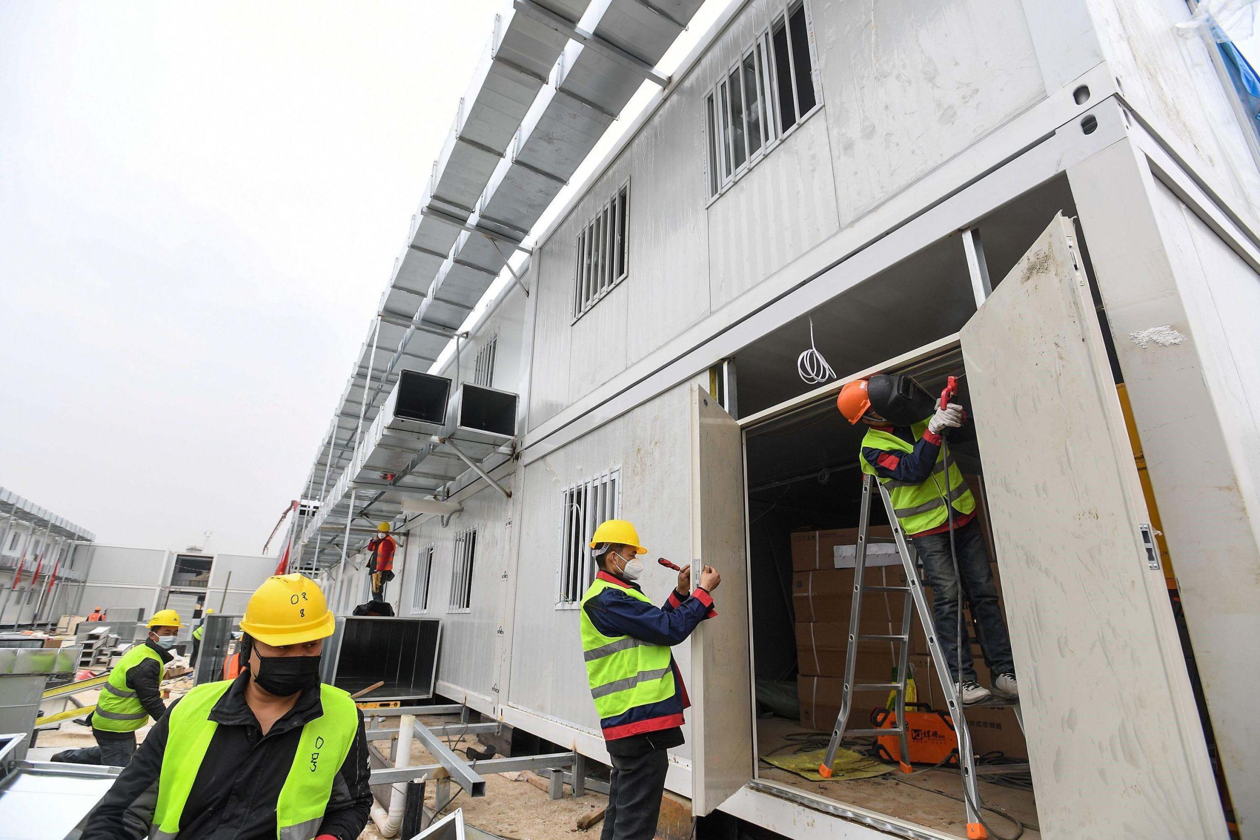 5e370d65a0d57_china_hospital_AFP-scaled.jpg