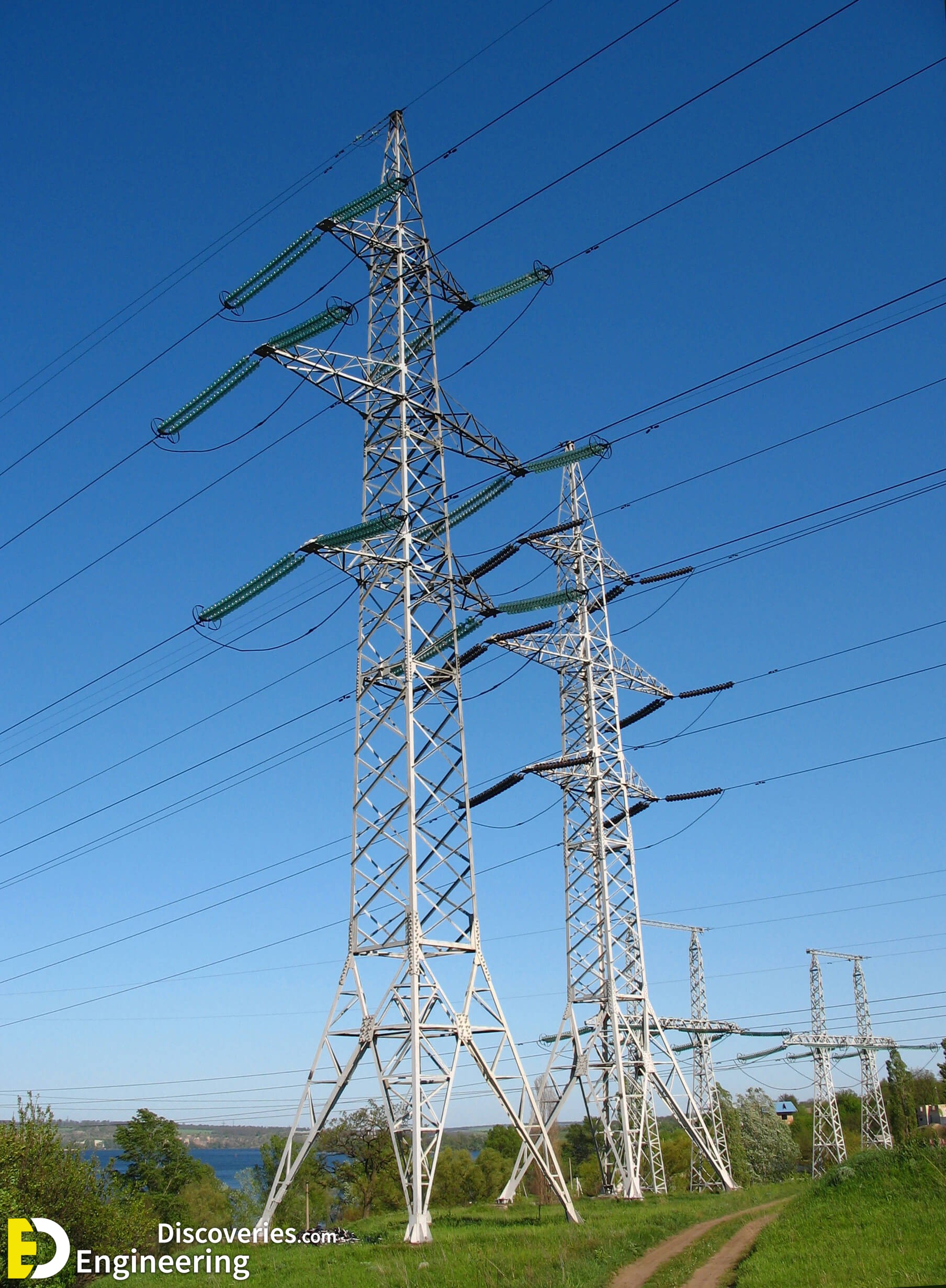 Overhead_power_lines_in_Dnipro_Ukraine.jpg