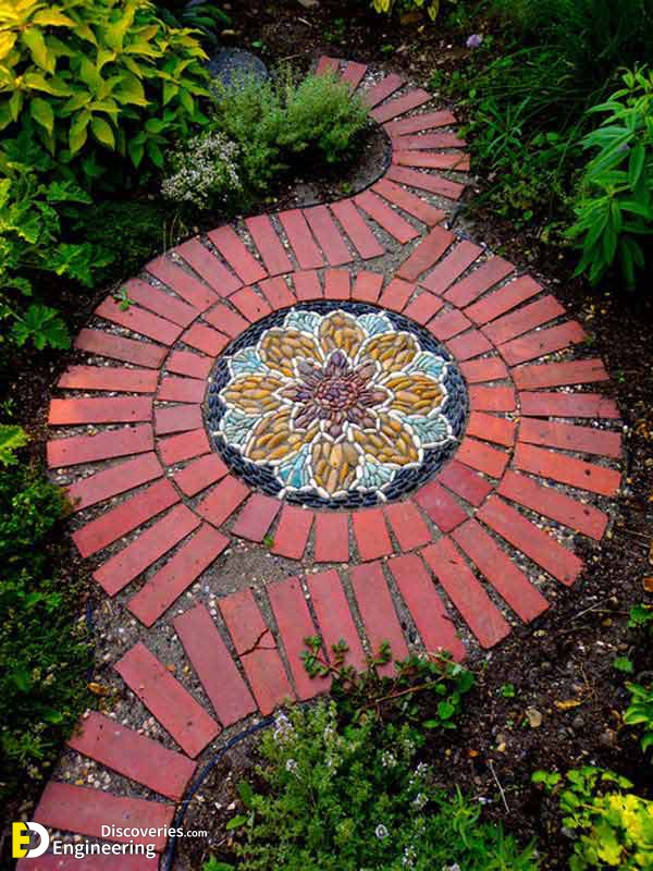 35 Wonderful DIY Ideas to Decorate Your Yard With Bricks | Engineering  Discoveries