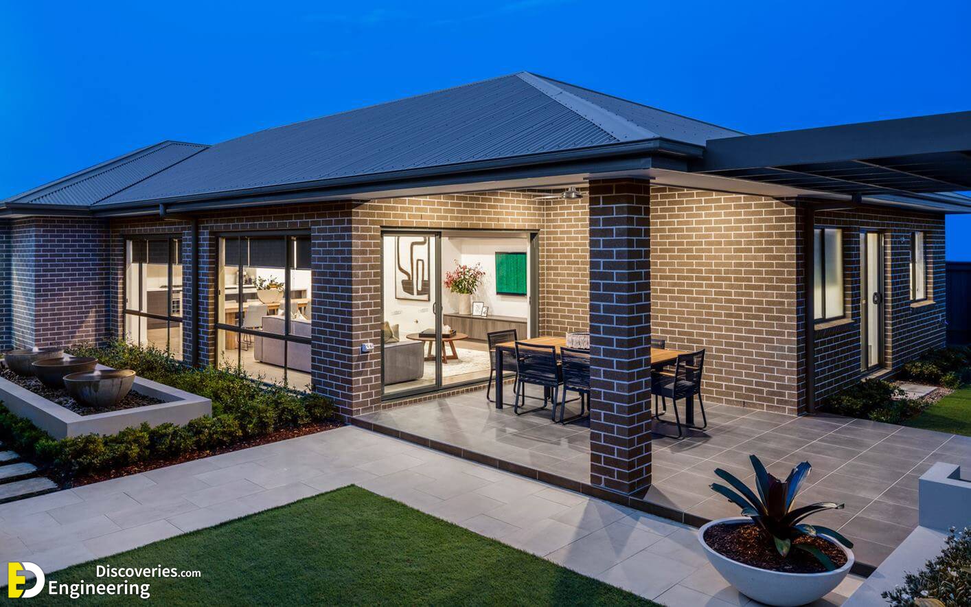 Thrive-Homes-Wallis-Creek_Helix-Home_Exterior-Patio.jpg