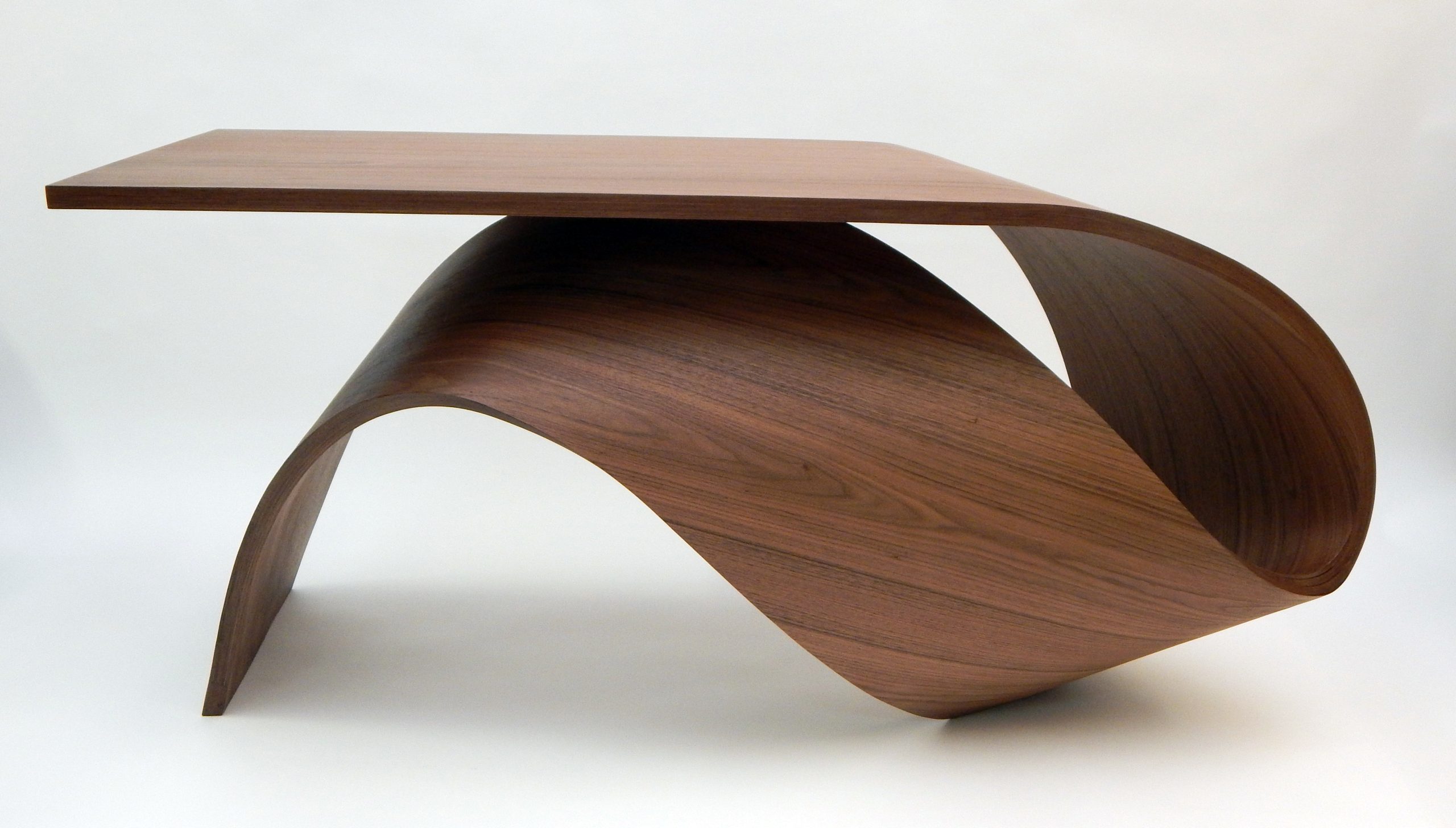 Bois-Pierre-Renart-Collection-Ruban-Bureau-Wave-Noyer-8-scaled.jpg