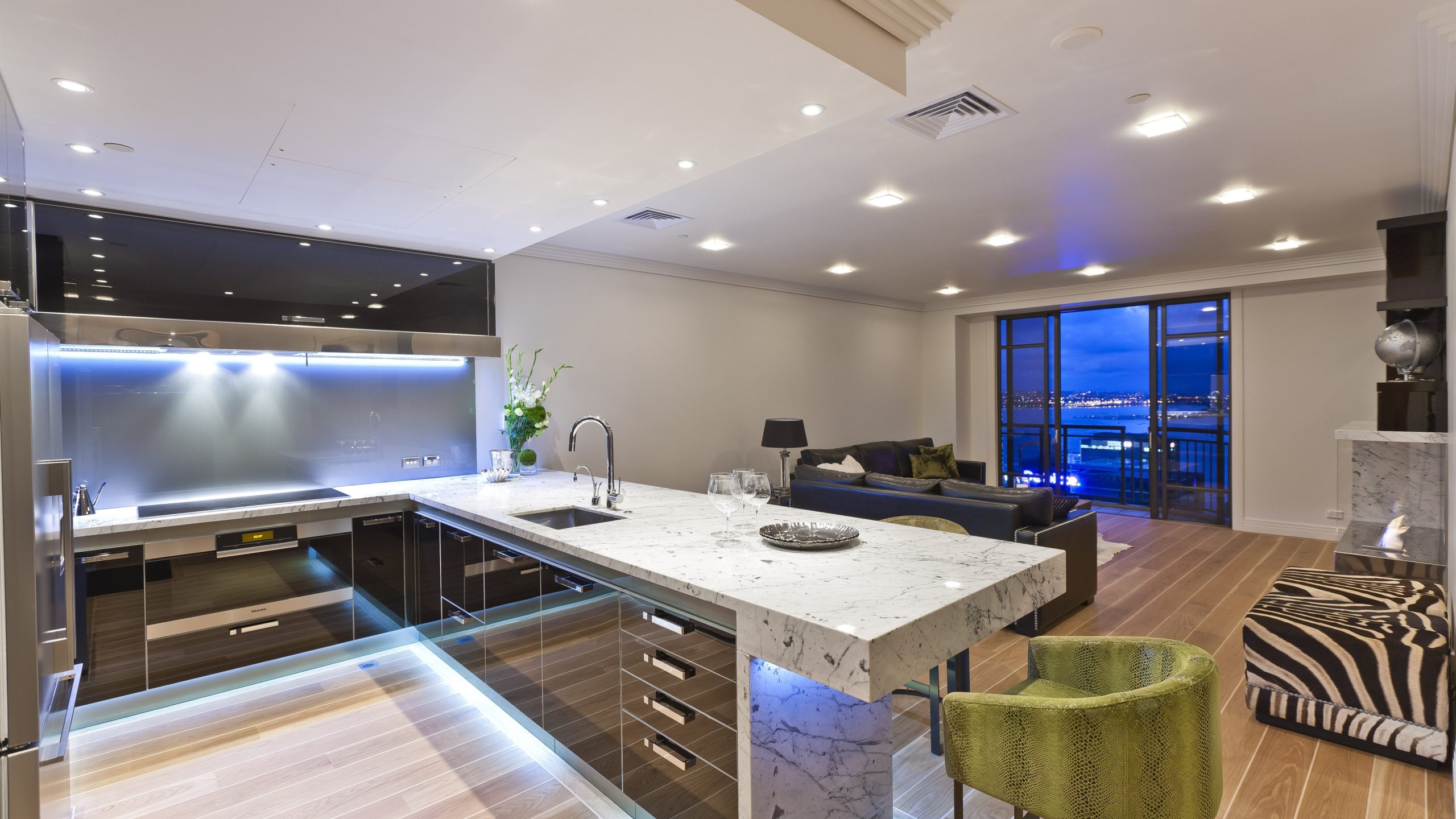 Interior-kitchen-door-night-room-flowers_3840x2160-scaled.jpg