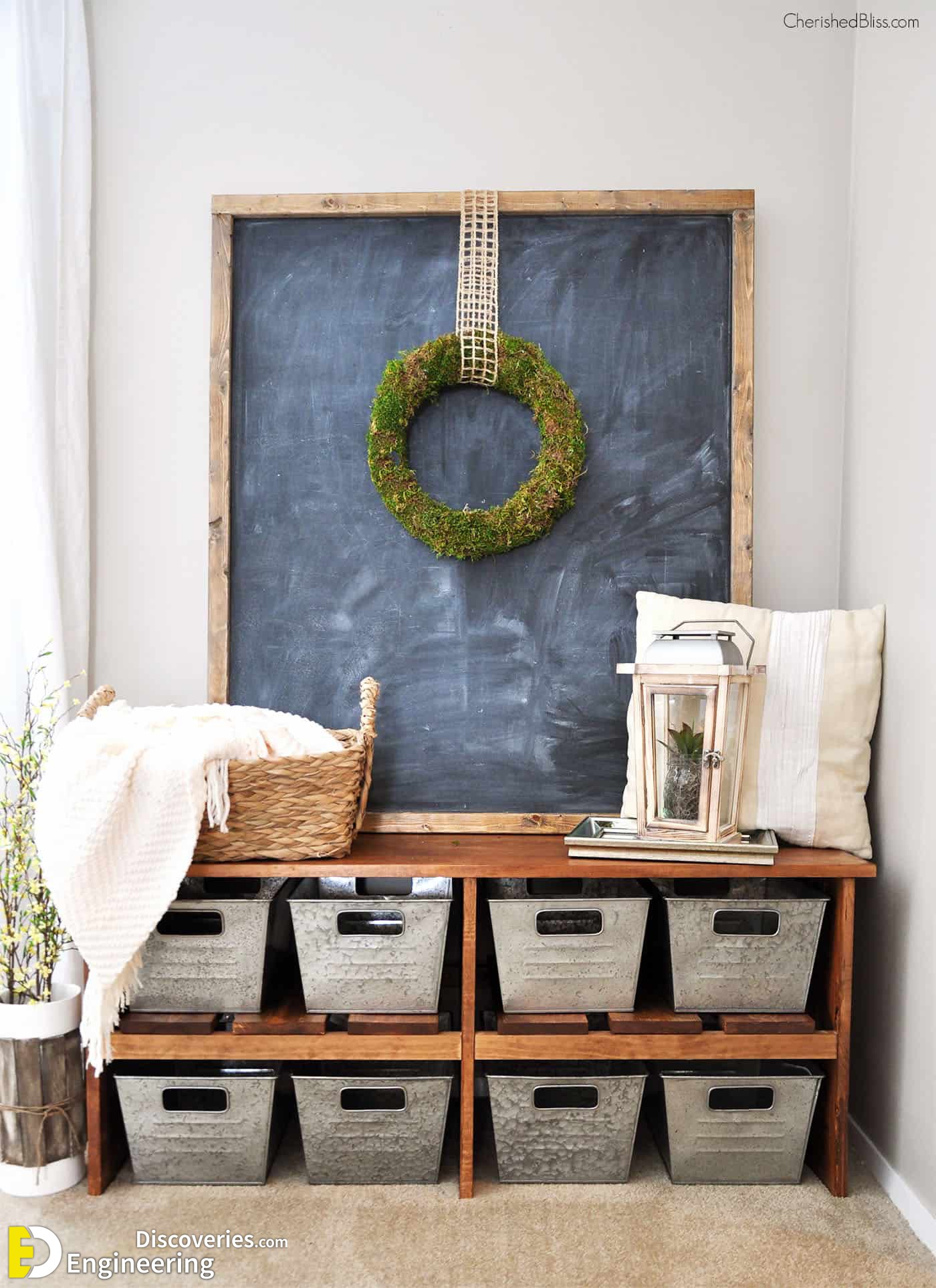 Organized-metal-baskets-for-entryway.jpg