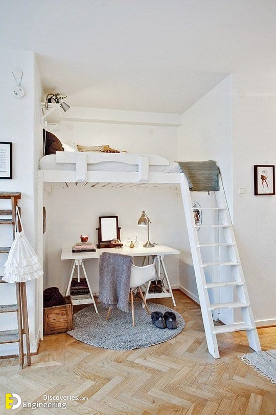kleine-Wohnung-einrichten-mit-Hochhbett-holzleiter-und-schreibtisch-in-weis.jpeg