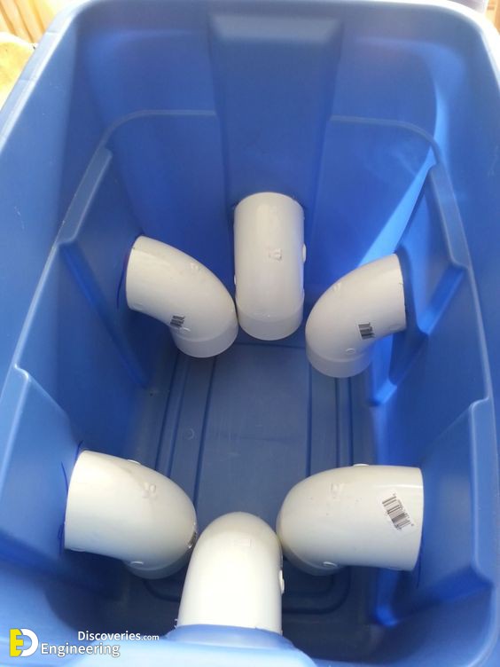 Clever-solutions-to-reduce-chicken-feed-waste-1.jpg