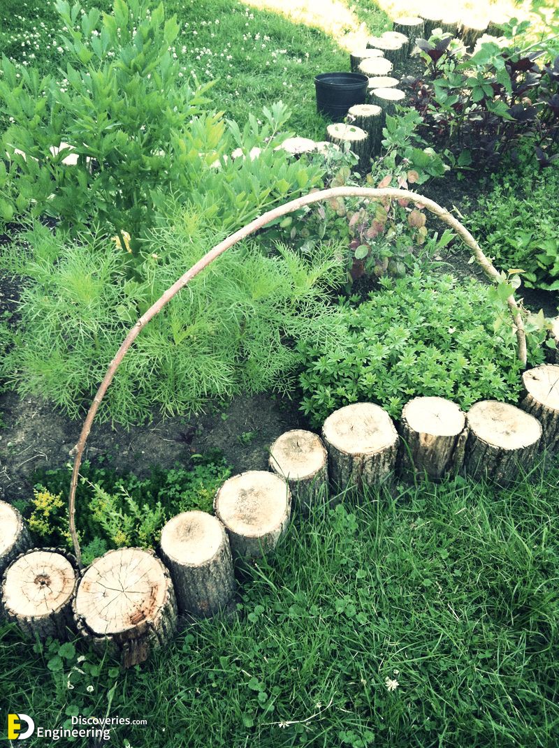 Vertically-Placed-Tree-Trunk-Fencing-23-1402070001.jpg