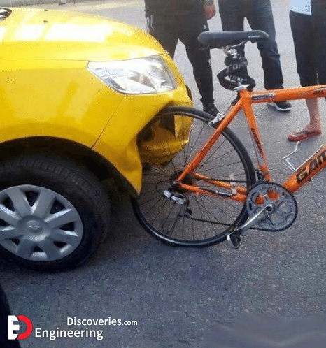 ge-chinese-car-vs-german-bike-9890107-copy.png