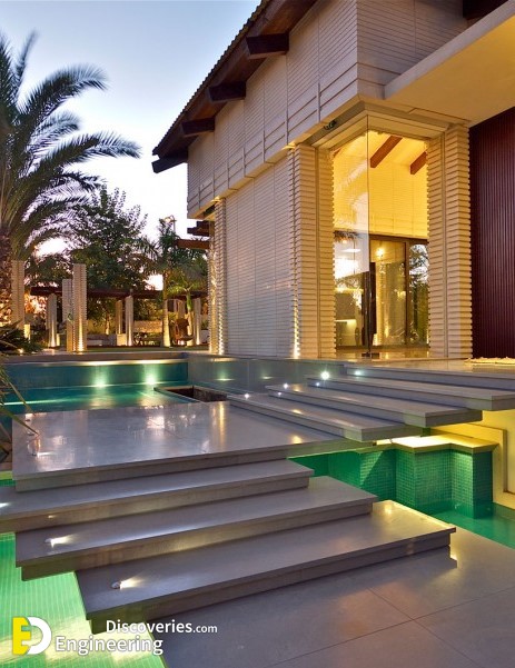 perfect-resort-villa-design-in-outdoor-space-with-minimalist-modern-pool-decor-with-concrete-staircase-design-for-home-inspiration-906x605-1.jpg