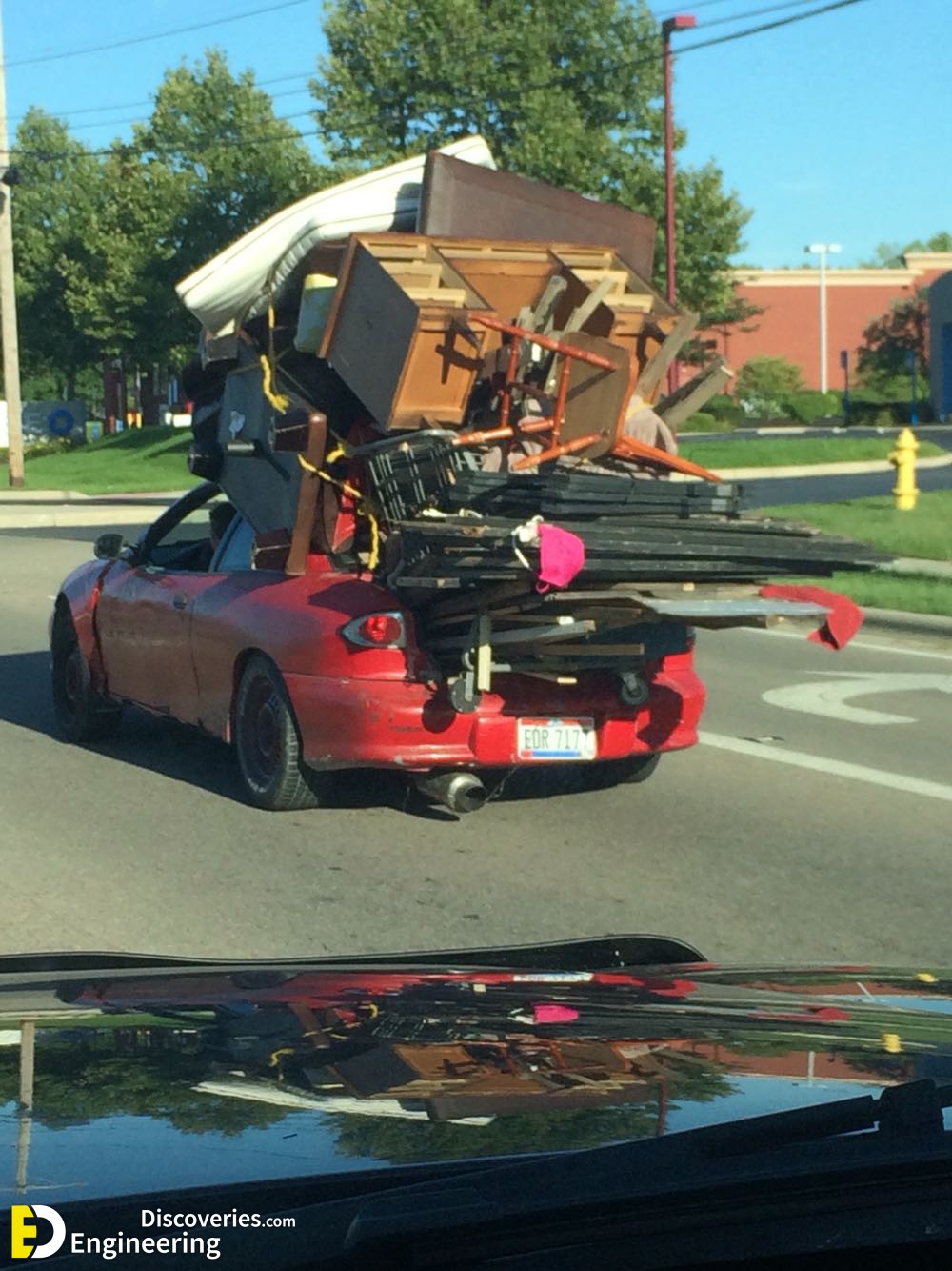 2-Extremely-Overloaded-car-I-saw-on-the-way-home-from-work.jpg