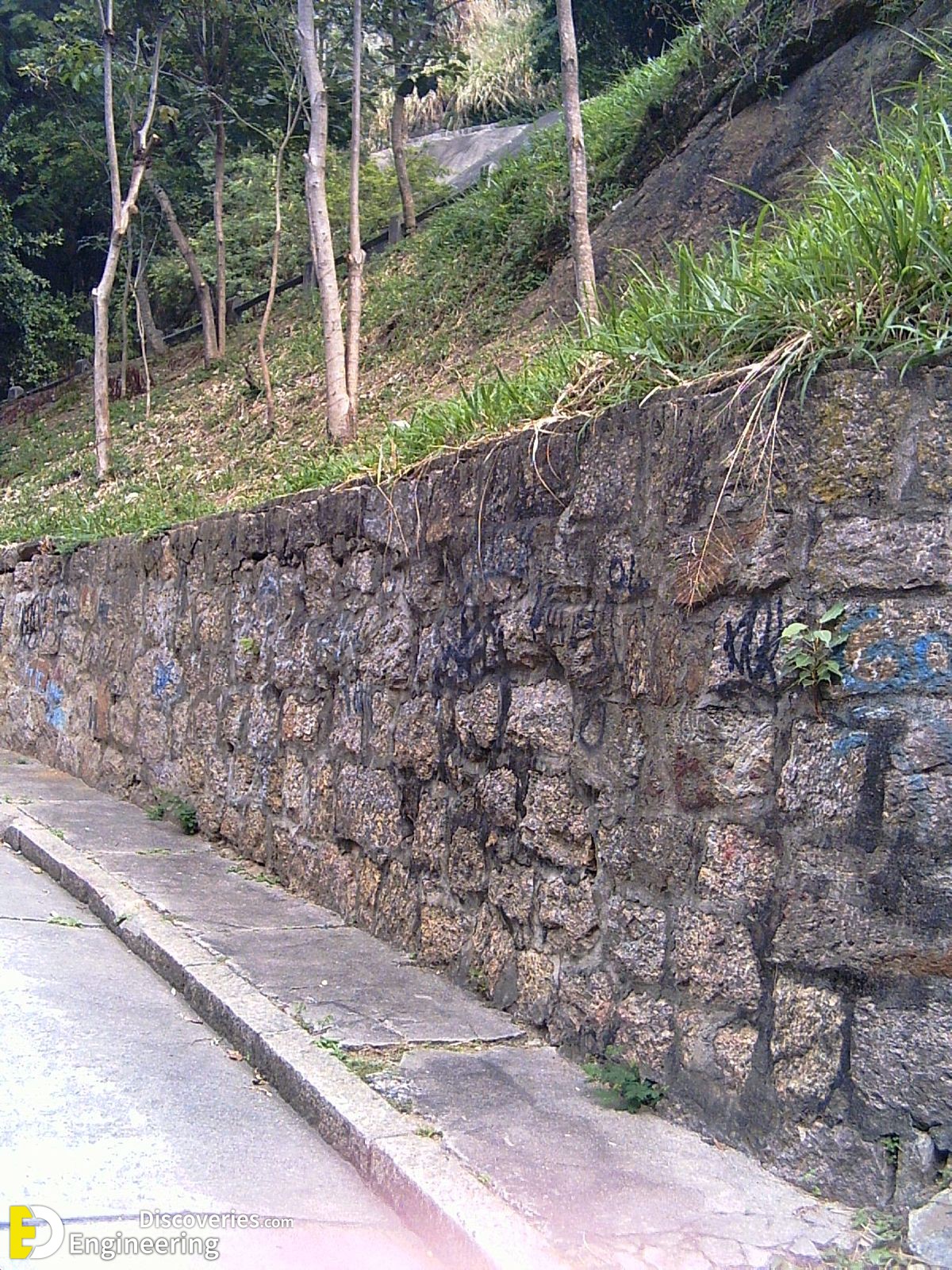 1-1200px-Stone_Retaining_wall.jpg