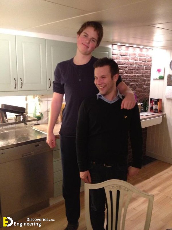 5-tall-people-struggles-friend-house.jpg