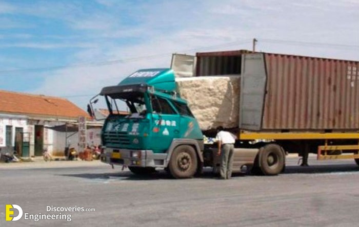 workplace-safety-hazards-454656-613f09dd0a89a__700.jpg