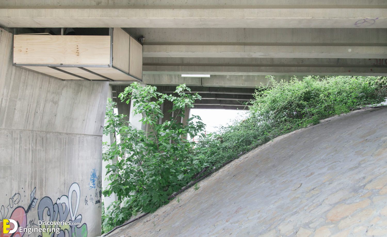 fernando-abellanas-suspends-secret-studio-under-a-bridge-in-valencia-12-1500x918-1.jpg