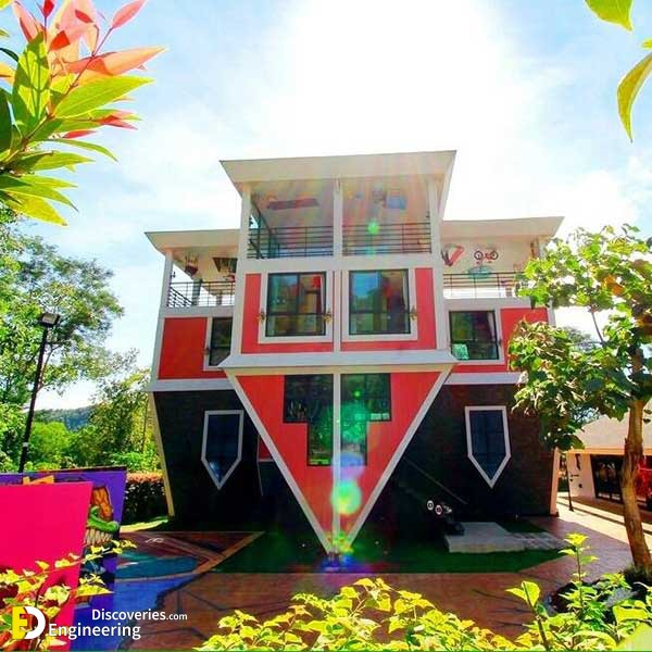 baan-teelanka-upside-down-house-phuket-2.jpg