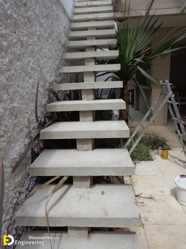 38-escada-externa-reta-pre-moldada-em-concreto-com-viga-central.jpg