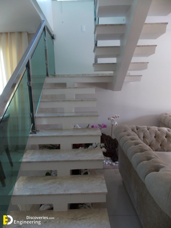 5-sala-com-escada-de-concreto-vazada.jpg