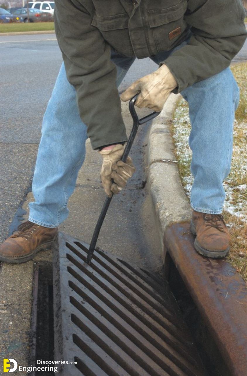 grate_hook_in_use.jpg