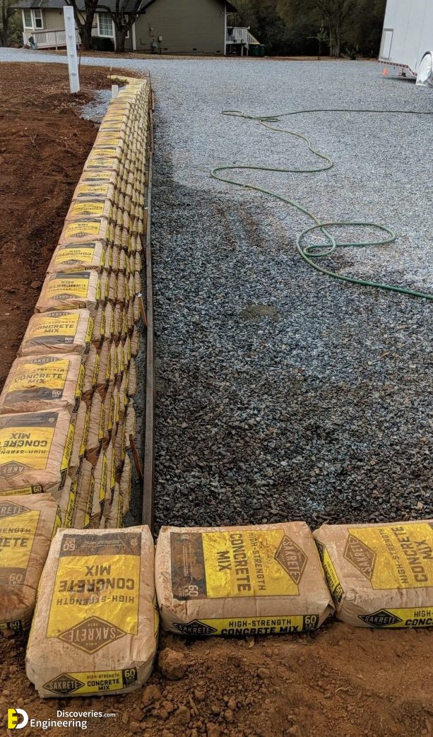 the-process-of-building-a-driveway-retaining-wall-from-Sakrete-bags-613x1149-1.jpg