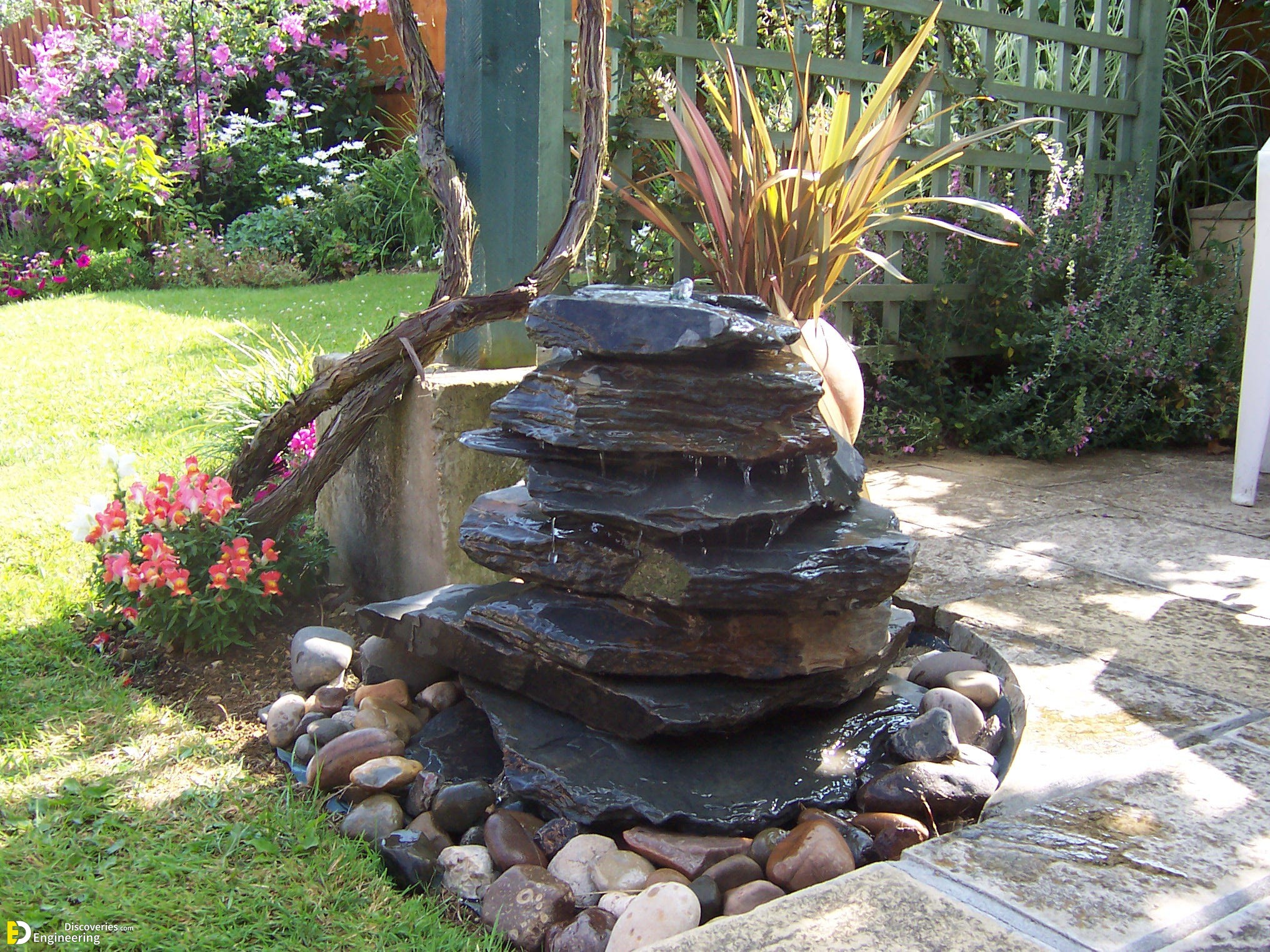 12_welshslatewaterfeatures_Lauren_Lloyd_Slate_Pyramid_Water_Feature.jpg