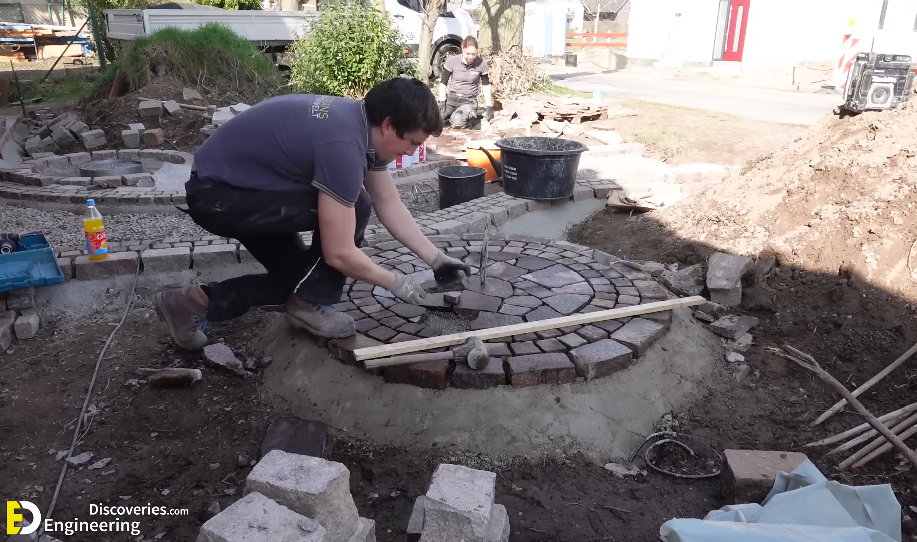 2022-12-082021_48_19-Gartenweg20selber20bauen20_20Natursteinplatten20verlegen20-20YouTube.png