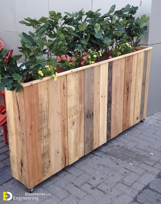 5572a727b259898cd0a51fb3710ff024-wood-pallet-planters-wood-planter-box.jpg