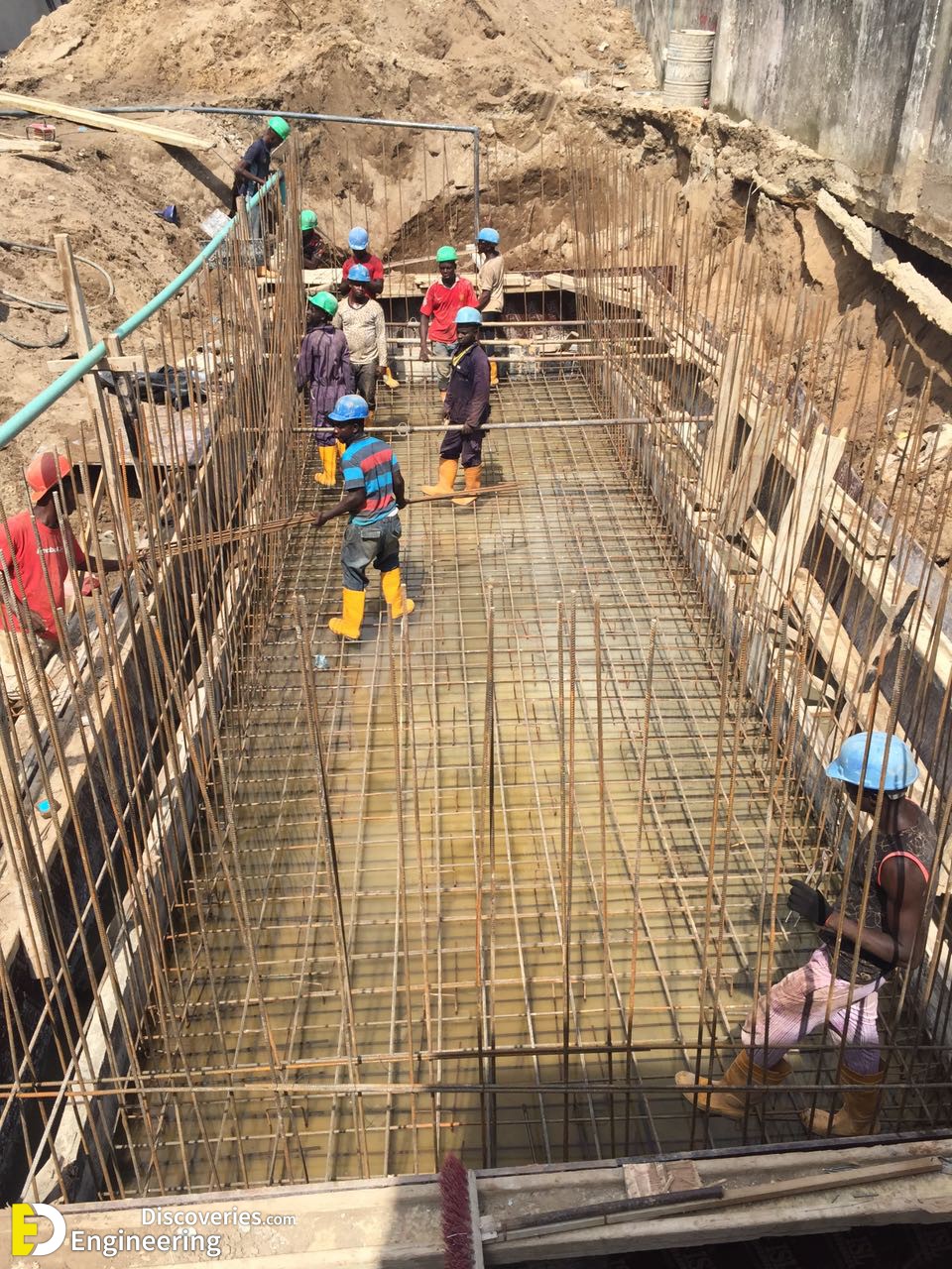 Construction_workers_in_LagosNigeria_04.jpg