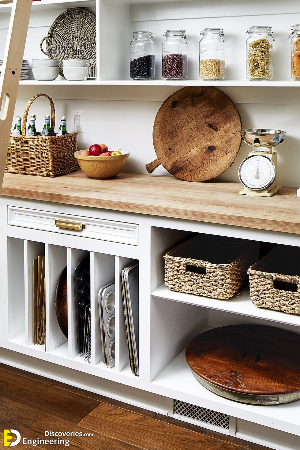 vertical-shelves-kitchen-organizing-tips-1623168378.jpg