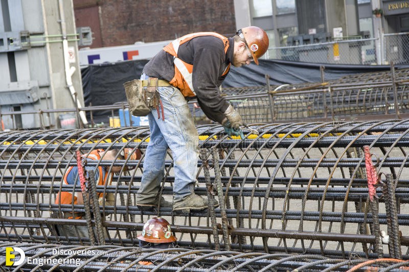 construction-workers-working-hard-28098648.jpg