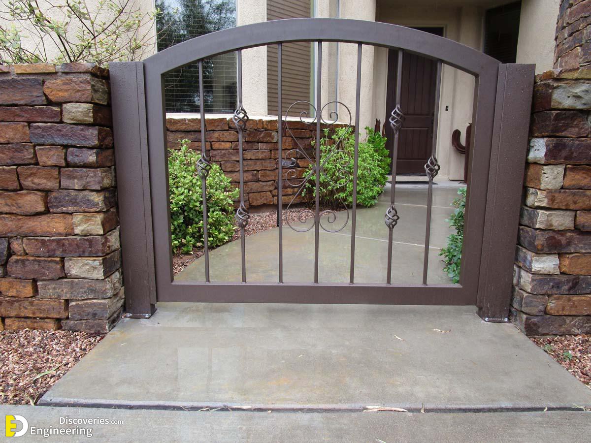 custom-wrought-iron-gate-with-baskets-on-pickets-866-ig.jpg