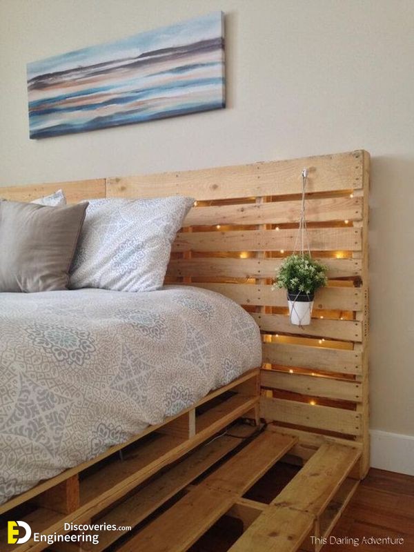 Pallet-Bed-With-Hanging-Plant.jpg