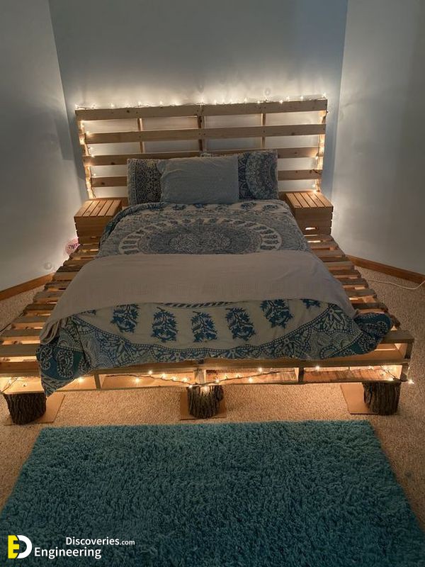 Pallet-Bed-With-Tree-Stumps.jpg