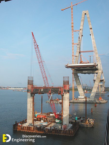 jul_04_east_pier_pylon.jpg