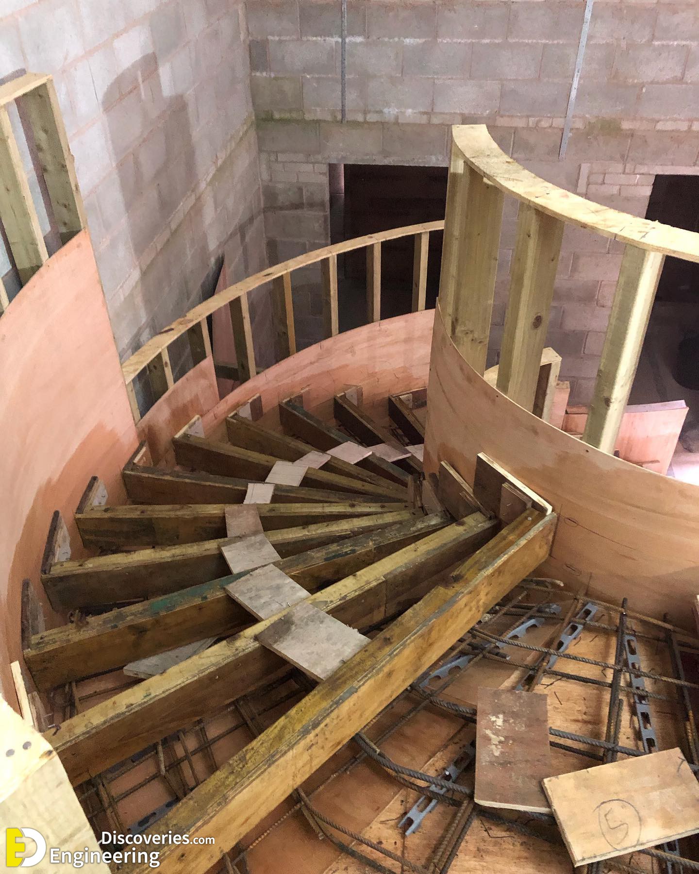 12-engineering-discoveries-302B-pictures-showing-rcc-concrete-stairs-under-construction.jpg