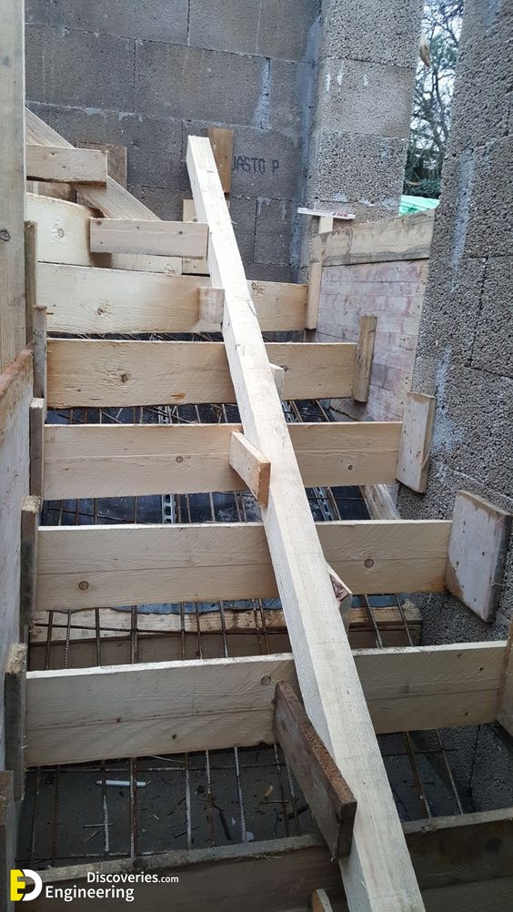 14-engineering-discoveries-302B-pictures-showing-rcc-concrete-stairs-under-construction.jpg