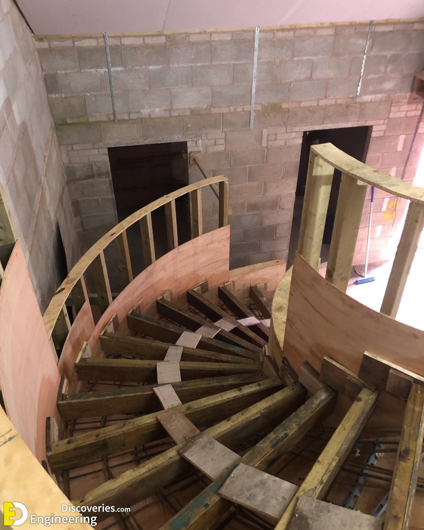2-engineering-discoveries-302B-pictures-showing-rcc-concrete-stairs-under-construction.jpg