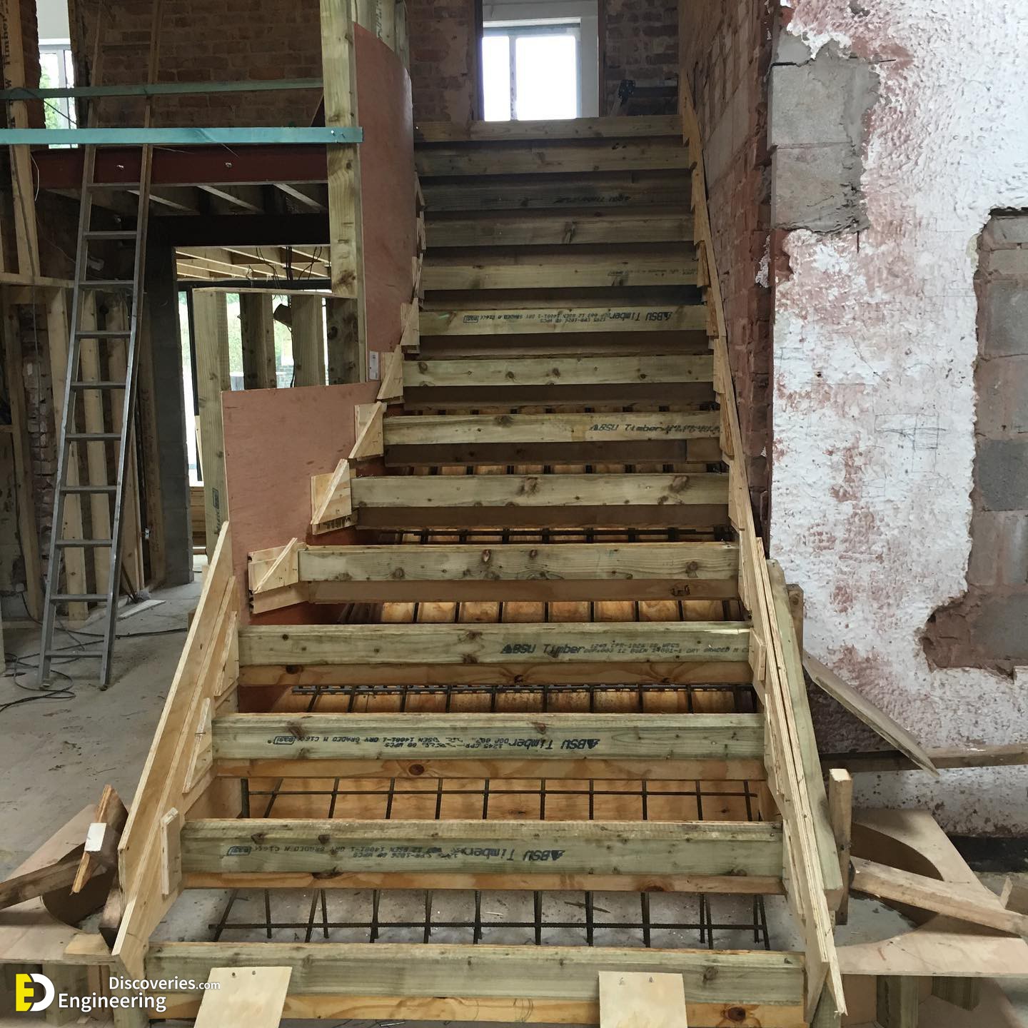 23-engineering-discoveries-302B-pictures-showing-rcc-concrete-stairs-under-construction.jpg