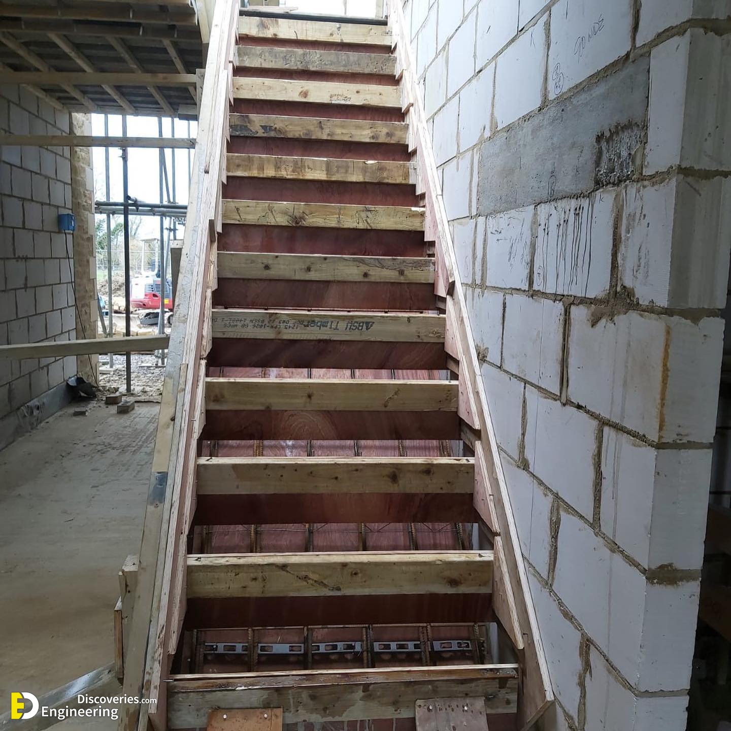 24-engineering-discoveries-302B-pictures-showing-rcc-concrete-stairs-under-construction.jpg