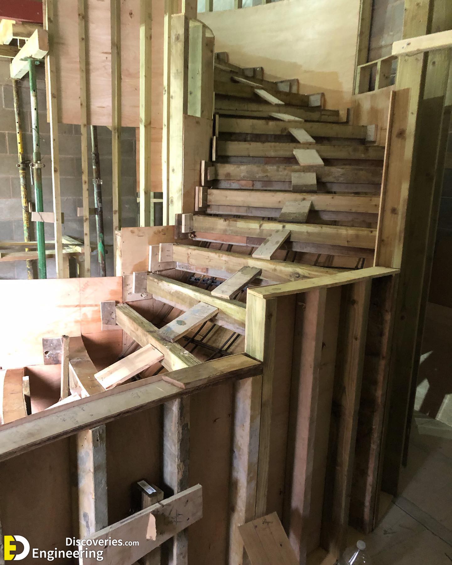 27-engineering-discoveries-302B-pictures-showing-rcc-concrete-stairs-under-construction.jpg