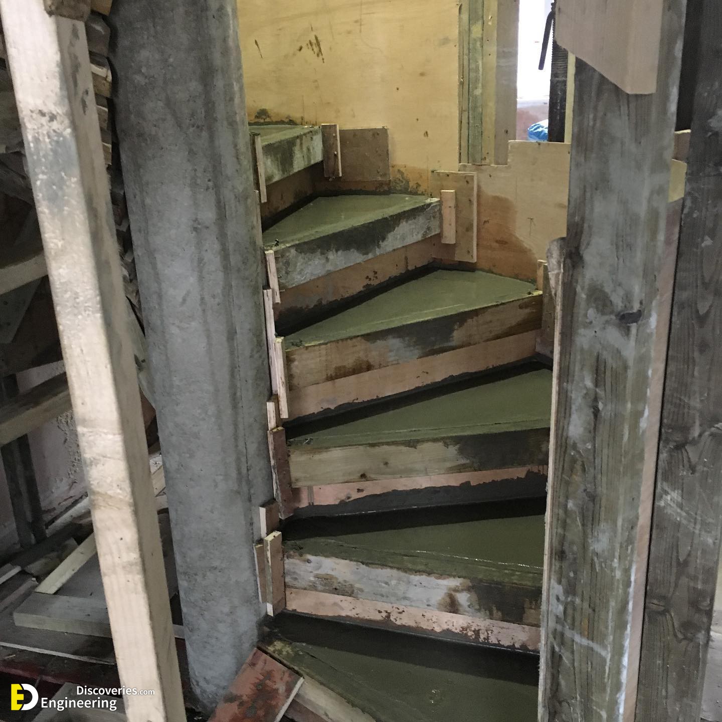 29-engineering-discoveries-302B-pictures-showing-rcc-concrete-stairs-under-construction.jpg
