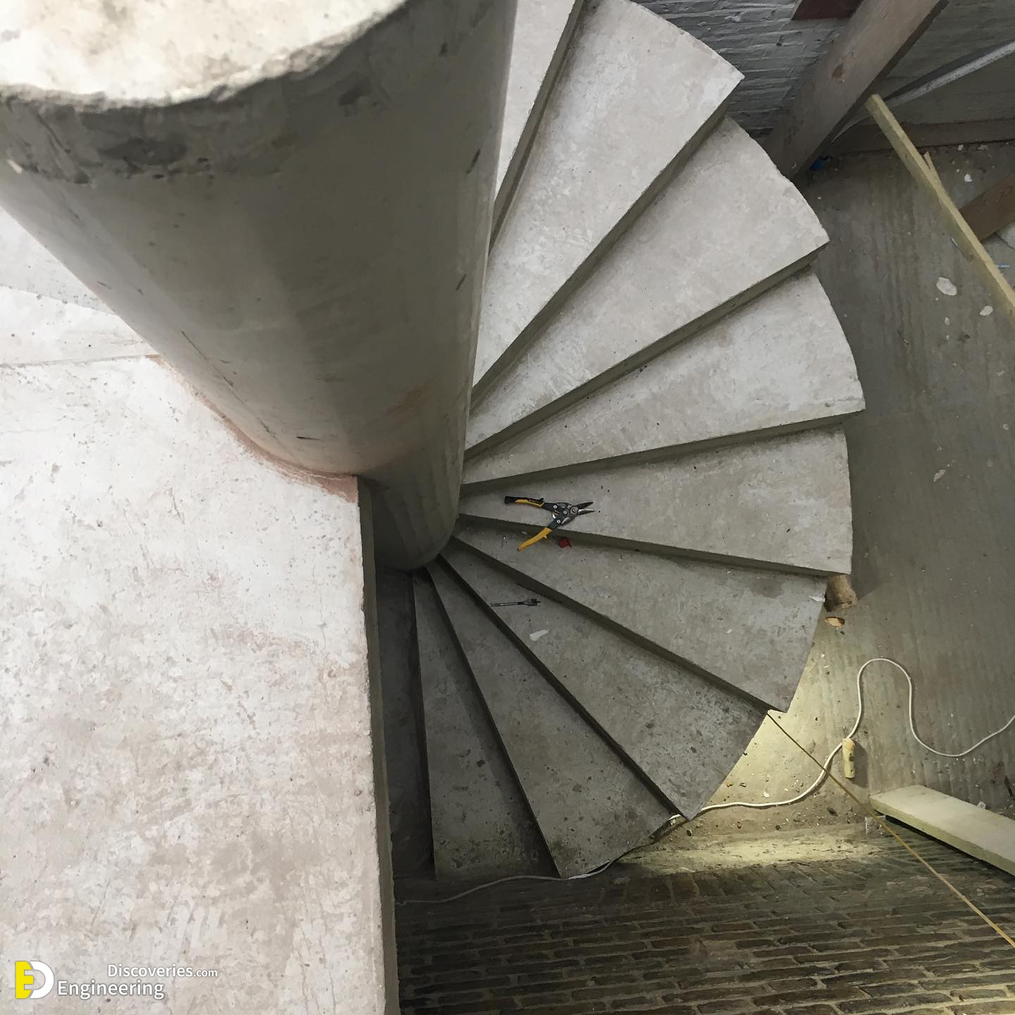 30-engineering-discoveries-302B-pictures-showing-rcc-concrete-stairs-under-construction.jpg