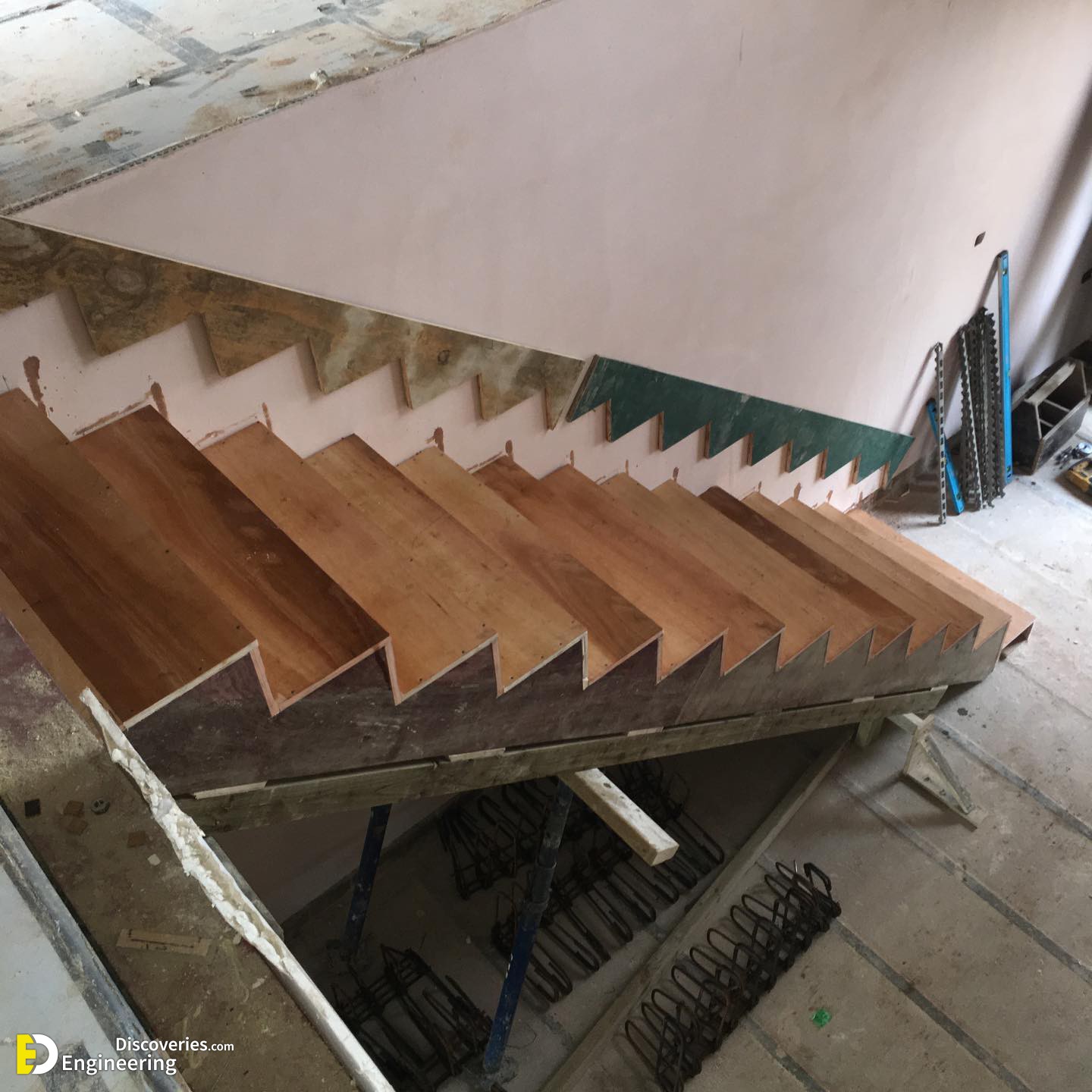 33-engineering-discoveries-302B-pictures-showing-rcc-concrete-stairs-under-construction.jpg