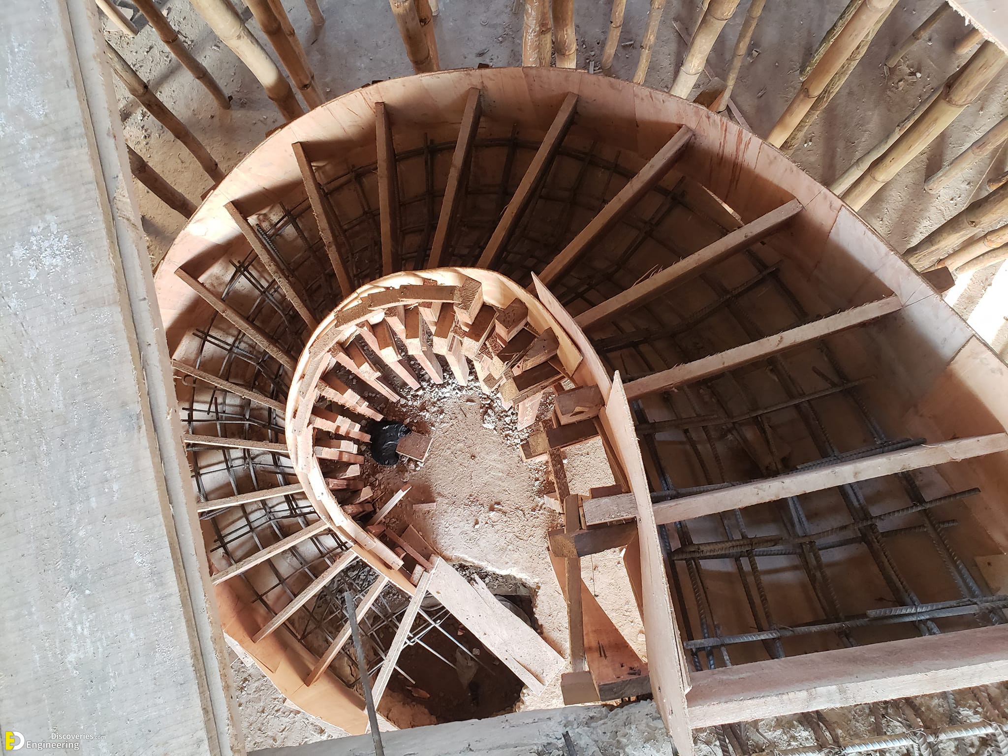 35-engineering-discoveries-302B-pictures-showing-rcc-concrete-stairs-under-construction.jpg