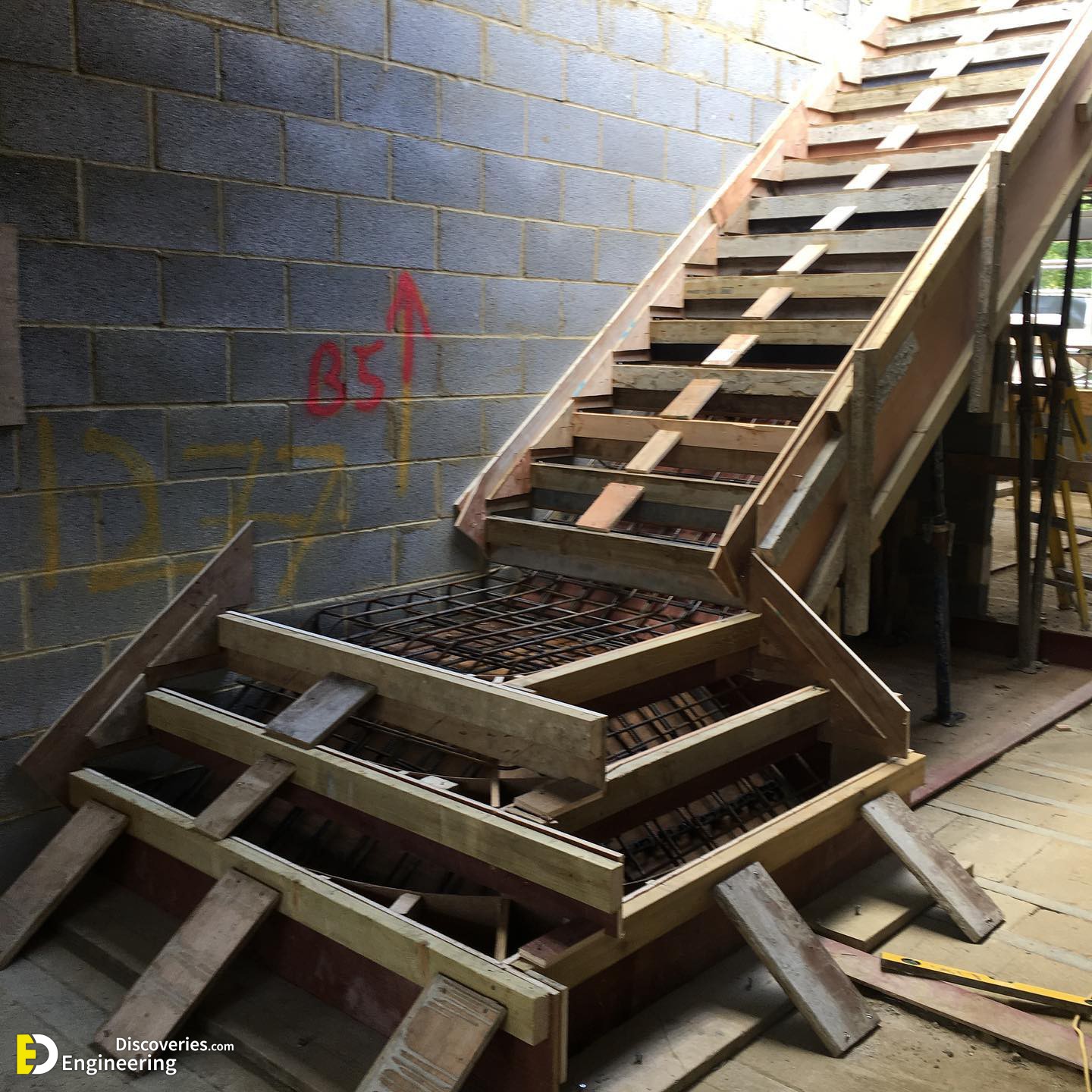 36-engineering-discoveries-302B-pictures-showing-rcc-concrete-stairs-under-construction.jpg