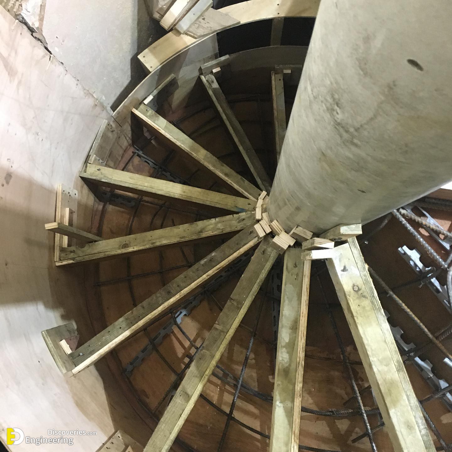 41-engineering-discoveries-302B-pictures-showing-rcc-concrete-stairs-under-construction.jpg