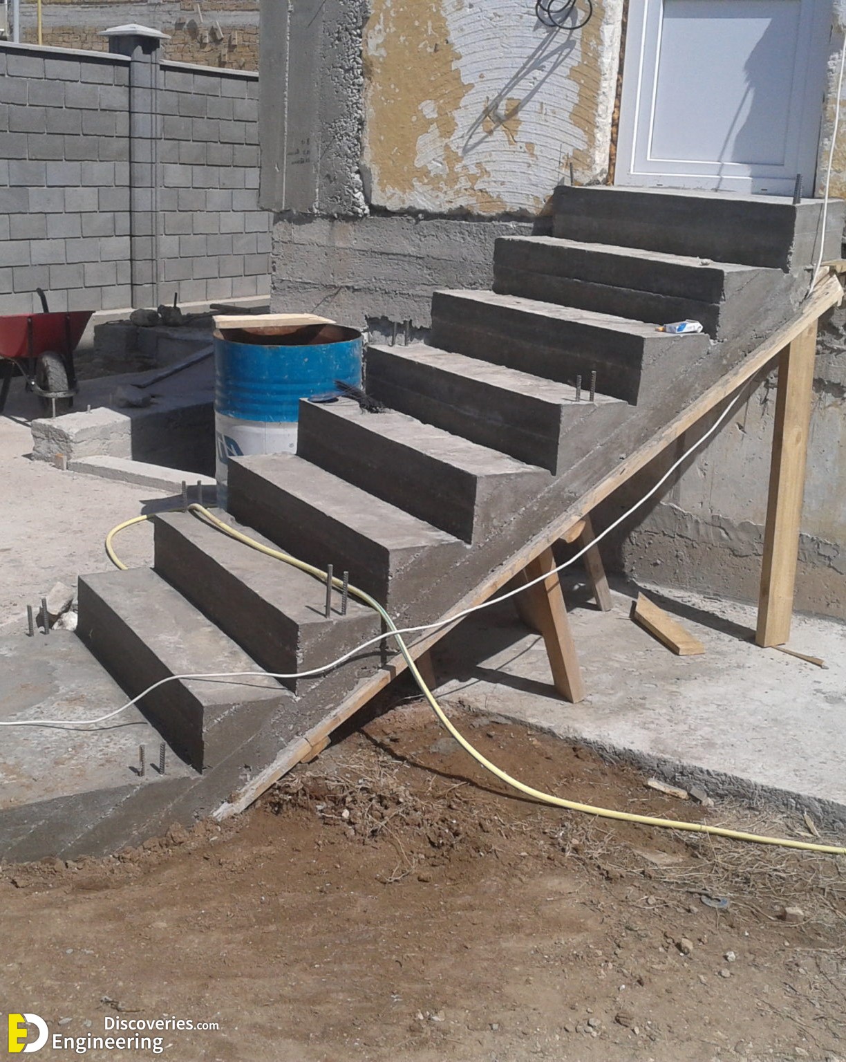 8-engineering-discoveries-how-to-construct-rcc-concrete-stairs.jpg