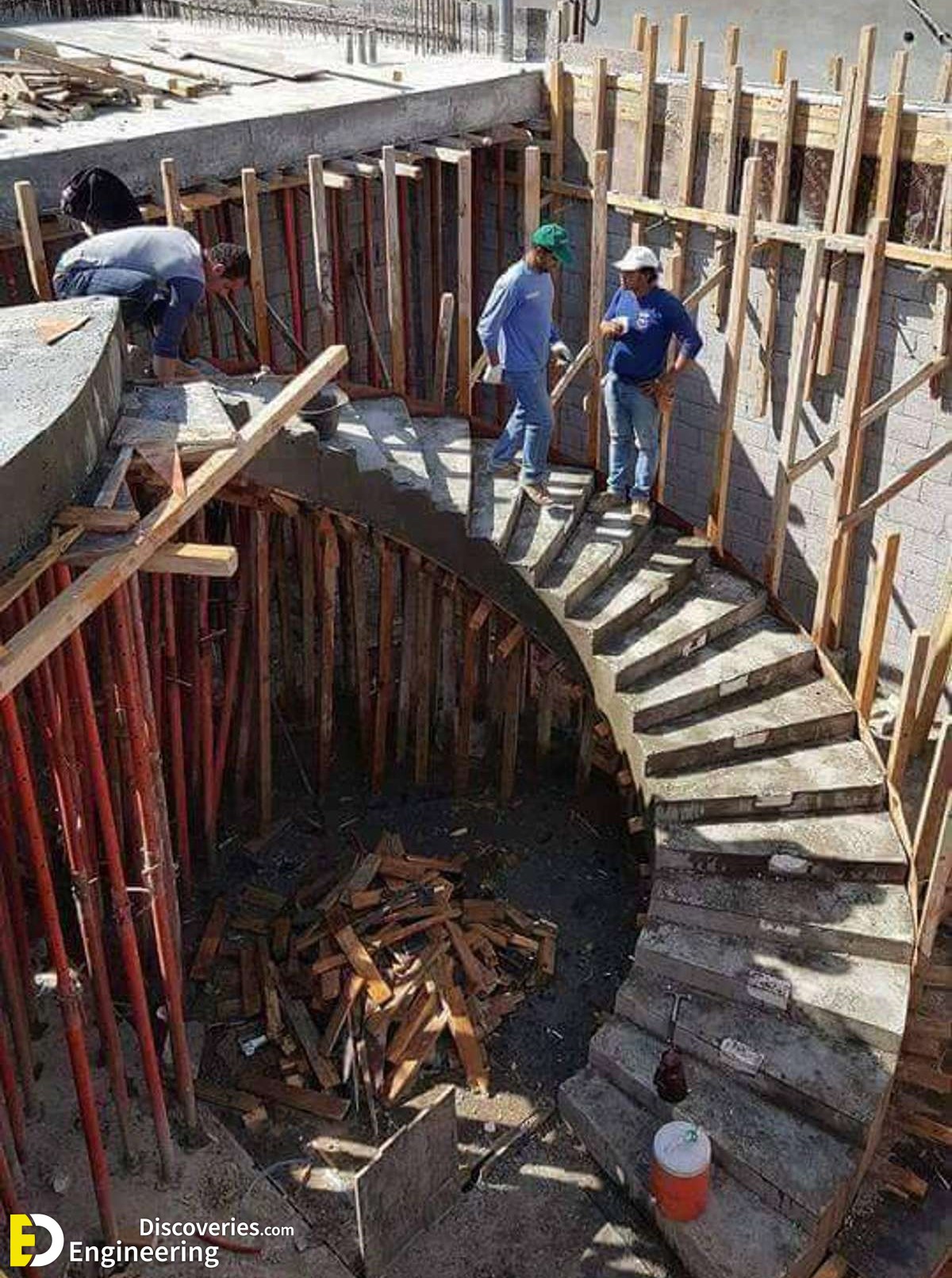 9-engineering-discoveries-302B-pictures-showing-rcc-concrete-stairs-under-construction.jpg