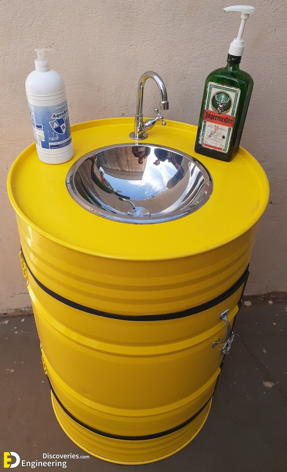 26-engineering-discoveries-352B-clever-ideas-for-decorating-your-home-with-old-drums.jpg
