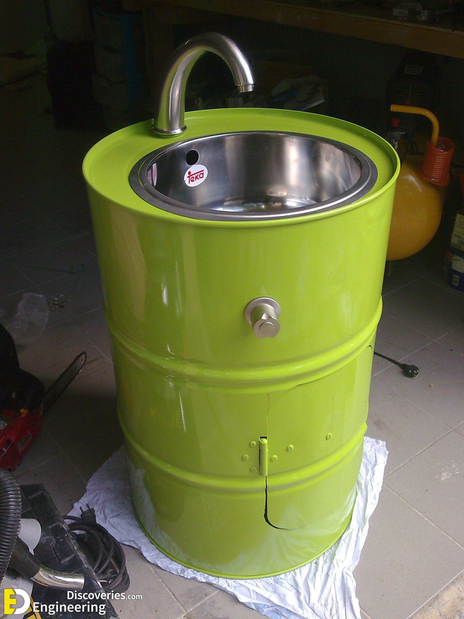 8-engineering-discoveries-inspiring-ways-to-upcycle-oil-barrels-into-beautiful-furniture.jpg