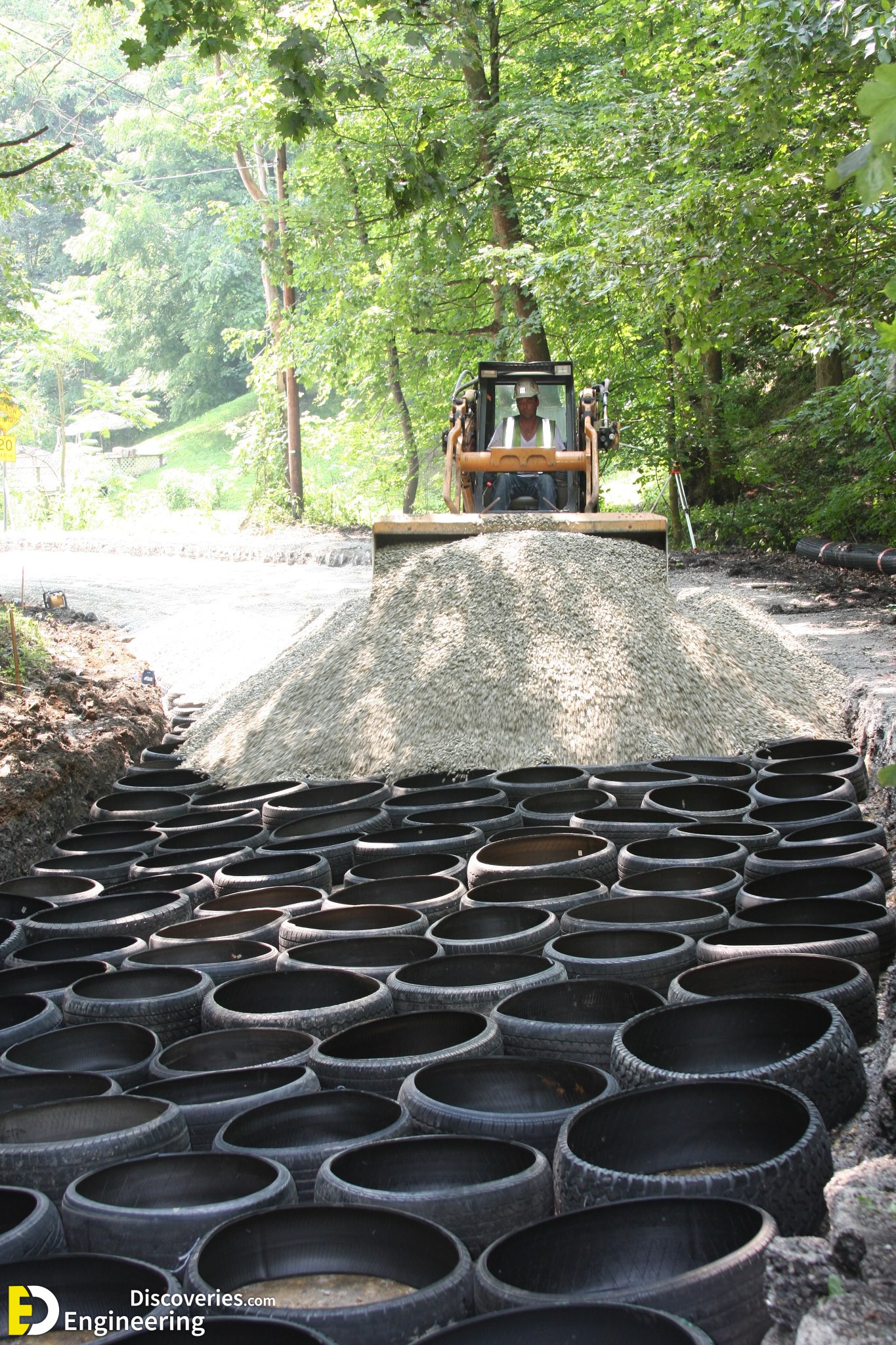 2-engineering-discoveries-construction-of-low-traffic-roads-by-using-old-tires.jpg